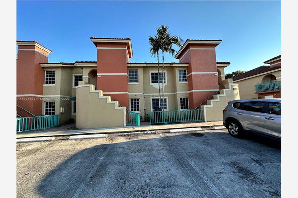 7045 NW 173rd Dr, Hialeah