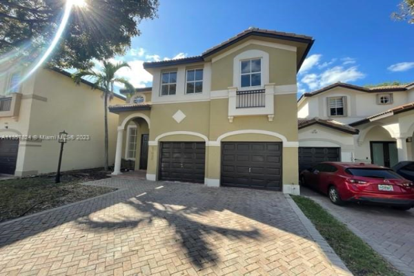 11042 NW 48th Ln, Doral
