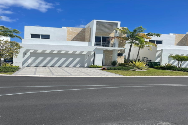 6821 NW 103rd Ave, Doral