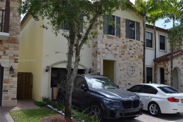 10260 NW 70th Ter, Doral