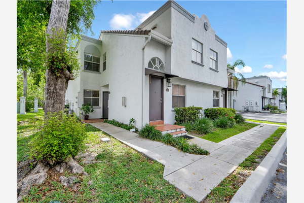 4889 NW 97th Ct, Doral