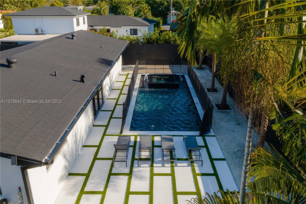 15510 NW 2nd Ct, Miami