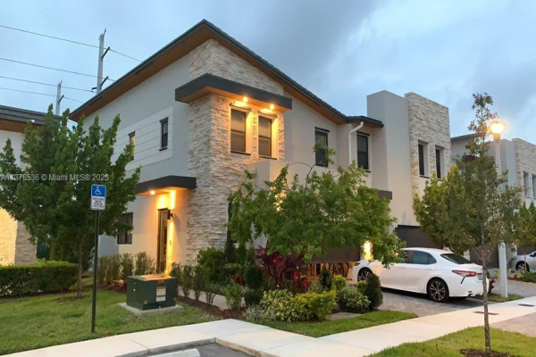 8004 NW 105 Ct, Doral