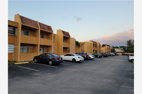 8990 SW 24th St, Miami