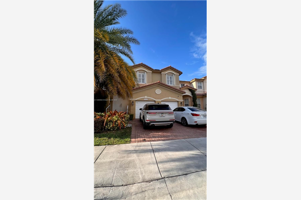 11225 NW 74th Ter, Doral