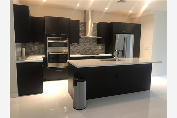 6301 NW 104th Path, Doral