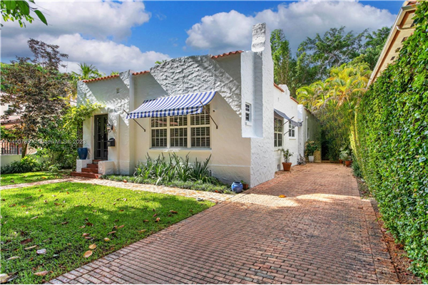 1216 Almeria Ave, Coral Gables