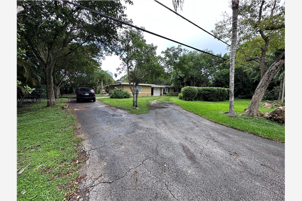 9255 SW 72nd Ave, Pinecrest