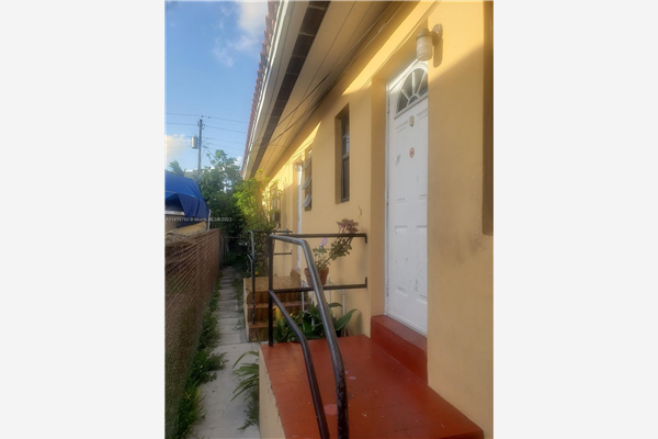 2049 SW 7th St, Miami