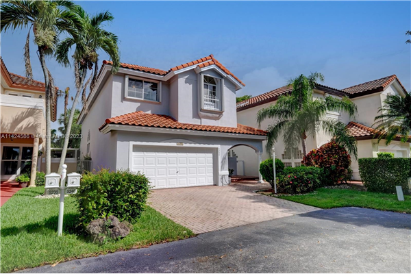 5240 NW 104th Ct, Doral