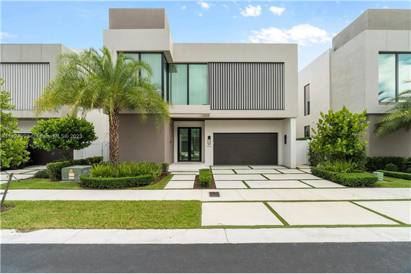 10536 NW 67th Ter, Doral
