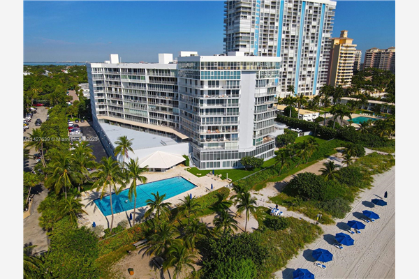 600 Grapetree Dr, Key Biscayne