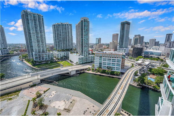 31 SE 5th St, Miami