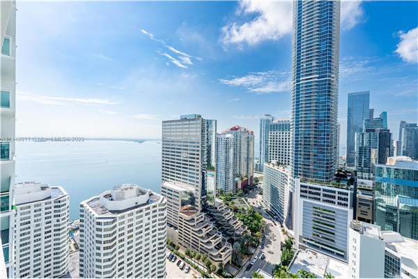 950 Brickell Bay Dr, Miami