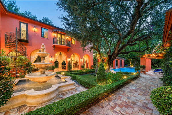 6600 Chapman Field Dr, Pinecrest