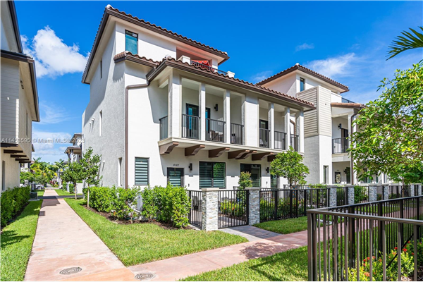 4587 NW 83rd Pkwy, Doral