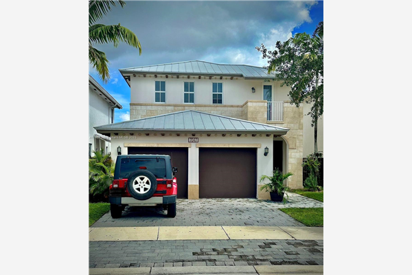 7047 NW 104th Ct, Doral