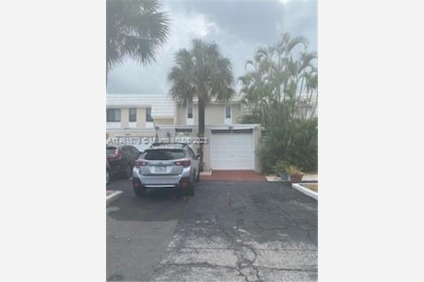 7407 Big Cypress Dr, Miami Lakes