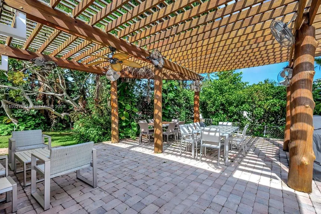 61 Camden Ct