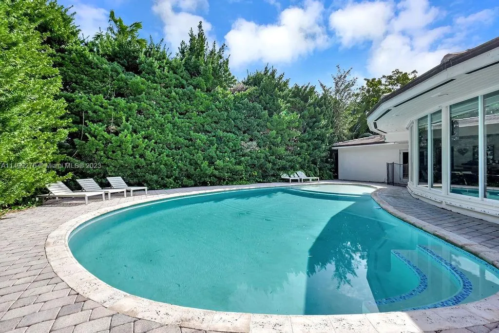 61 Camden Ct