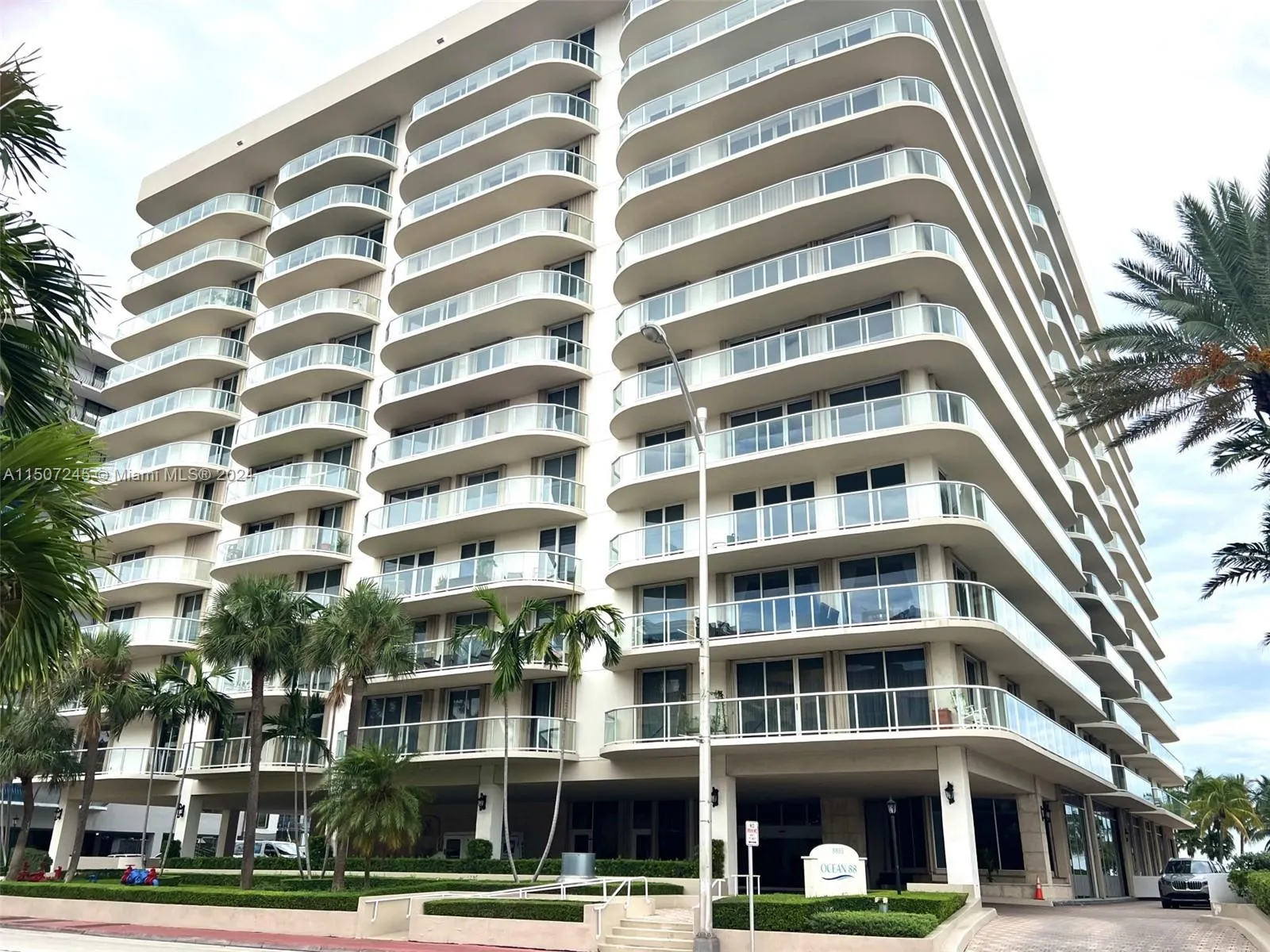 8855 Collins Ave, #6E