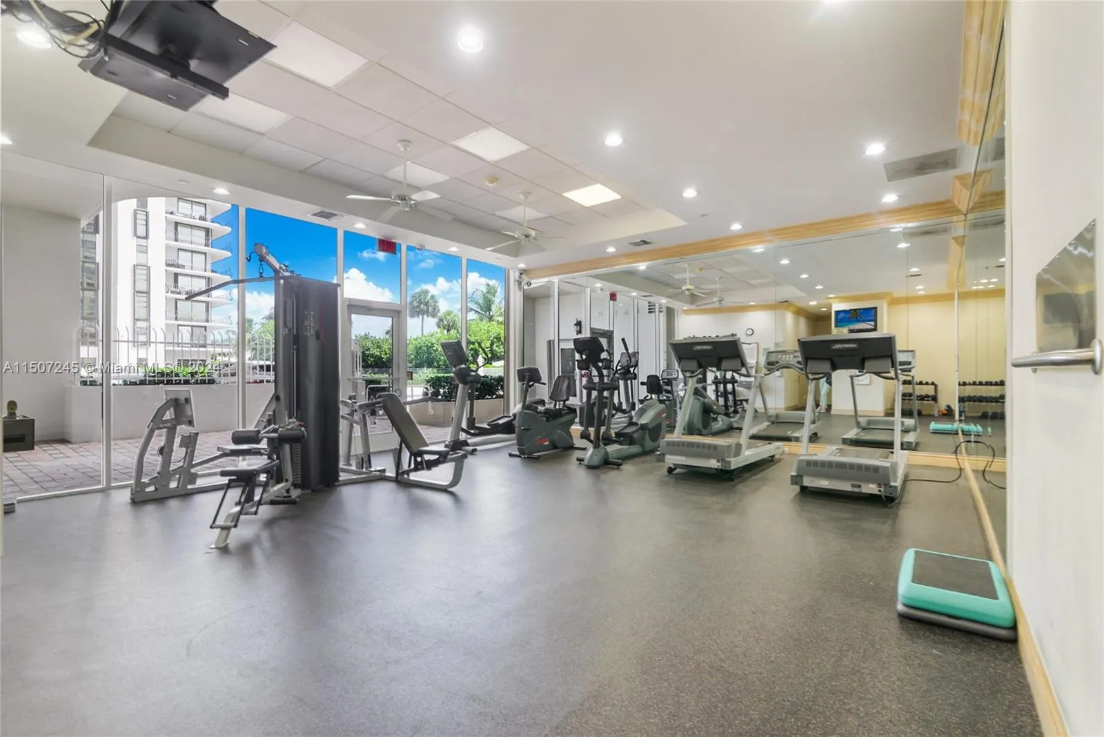 8855 Collins Ave, #6E