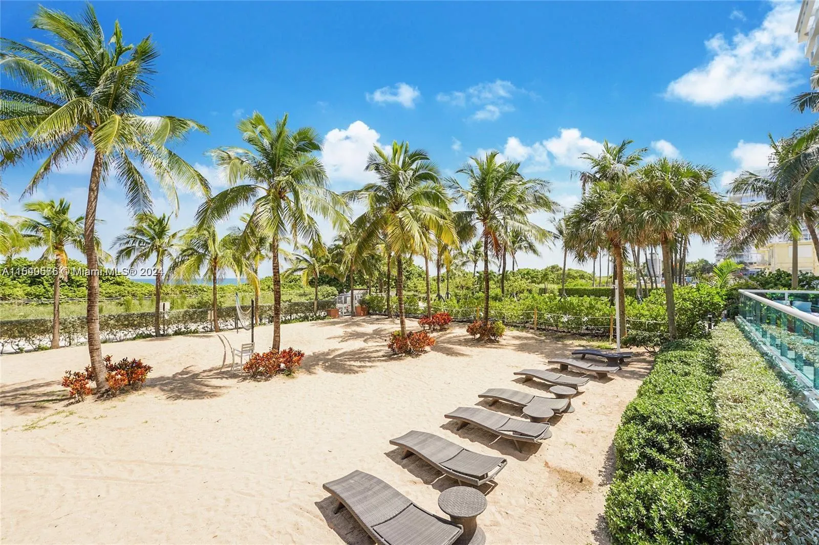 9201 Collins Ave, #724