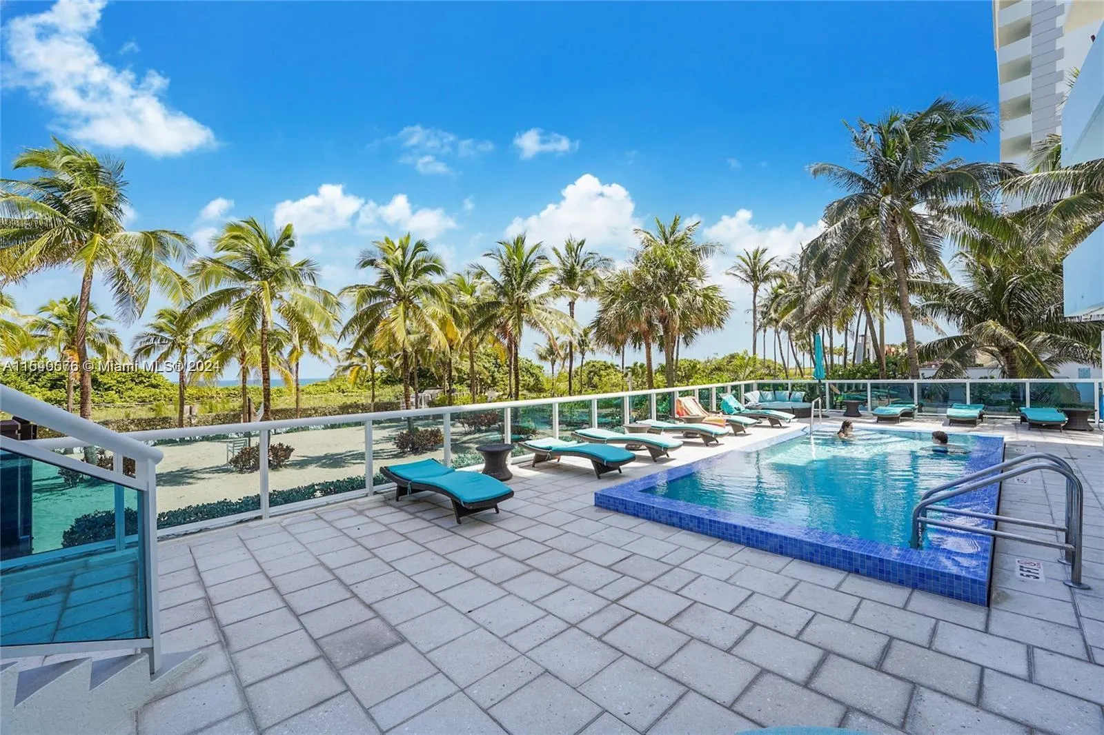 9201 Collins Ave, #724