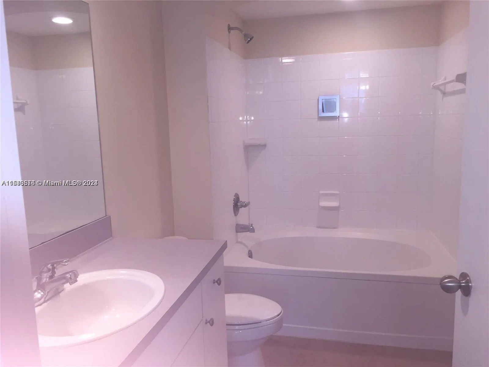 9201 Collins Ave, #724