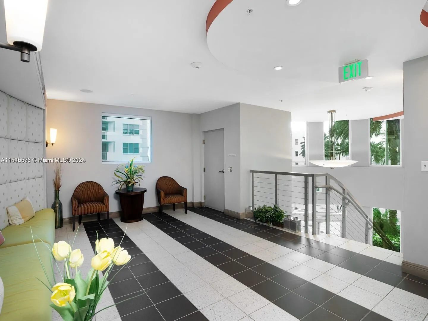 9201 Collins Ave, #724