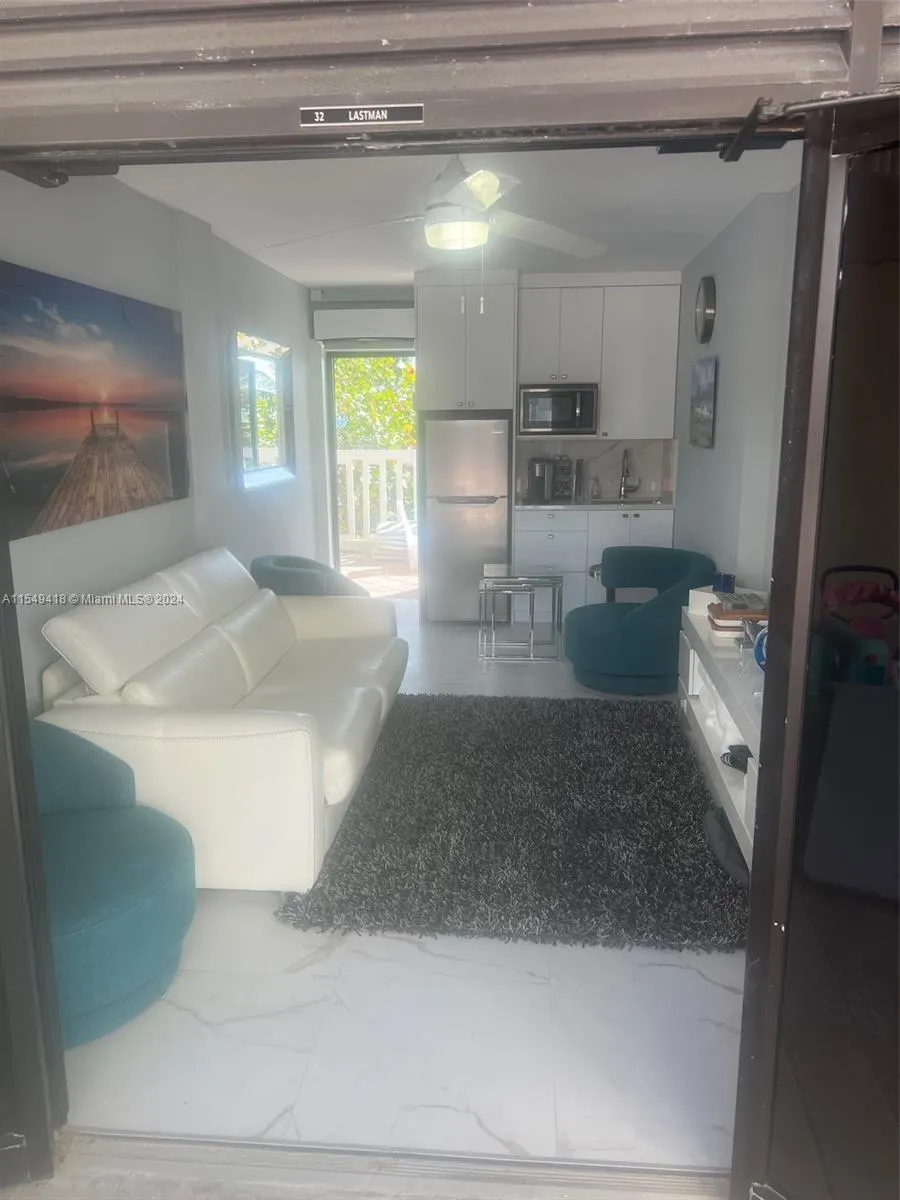 9801 Collins Ave, #CAB32/with ocean door