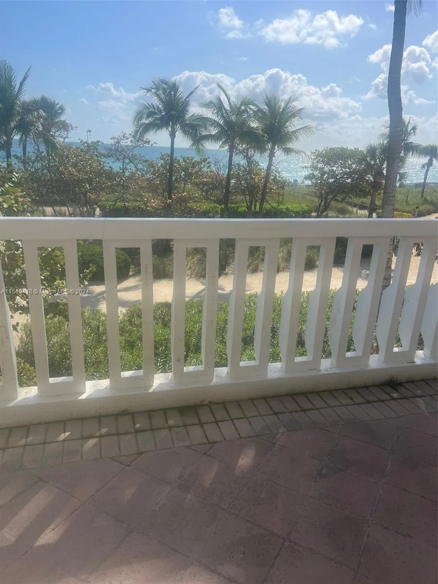 9801 Collins Ave, #CAB32/with ocean door