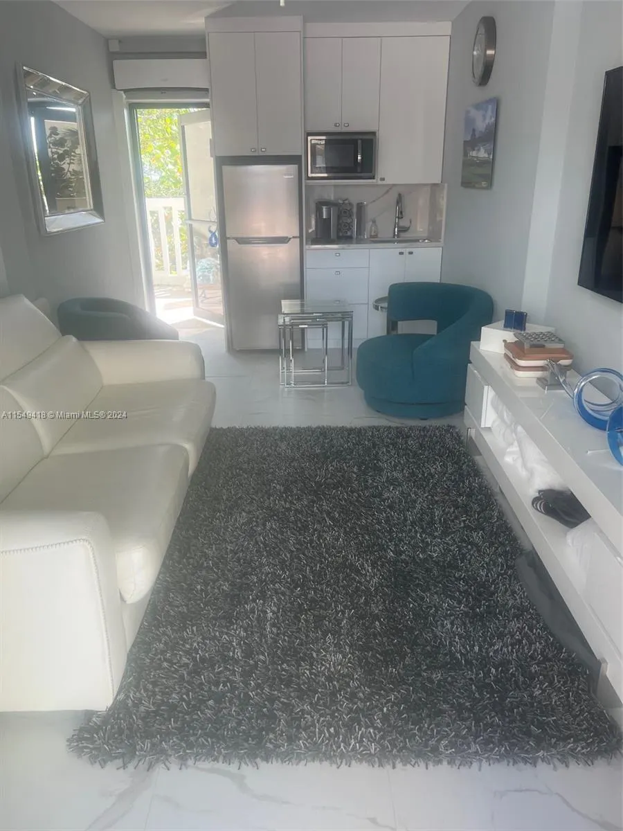 9801 Collins Ave, #CAB32/with ocean door