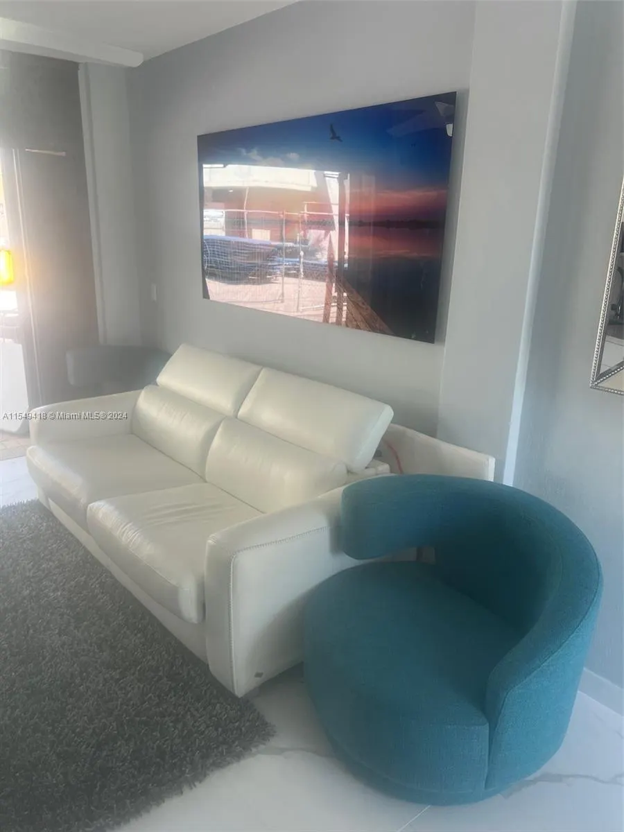 9801 Collins Ave, #CAB32/with ocean door