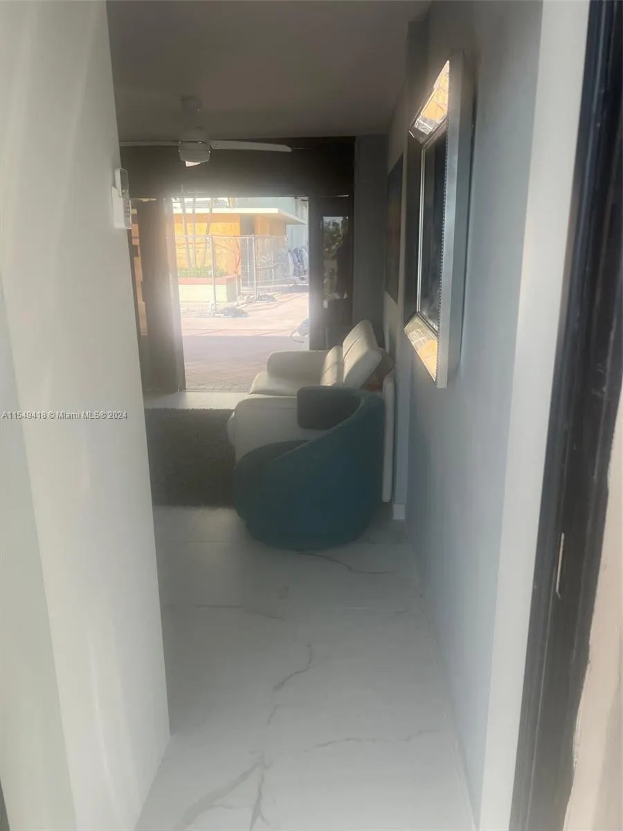 9801 Collins Ave, #CAB32/with ocean door