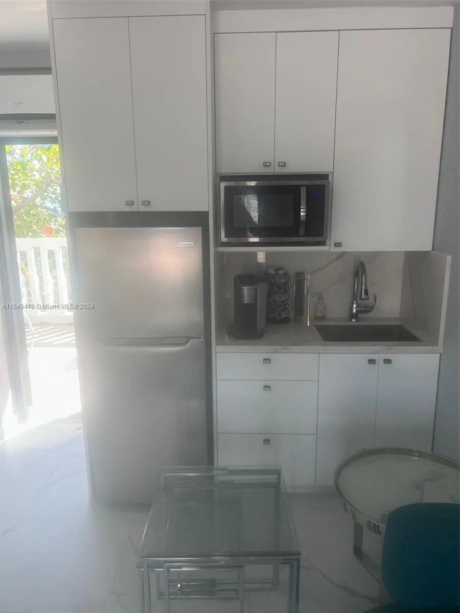 9801 Collins Ave, #CAB32/with ocean door