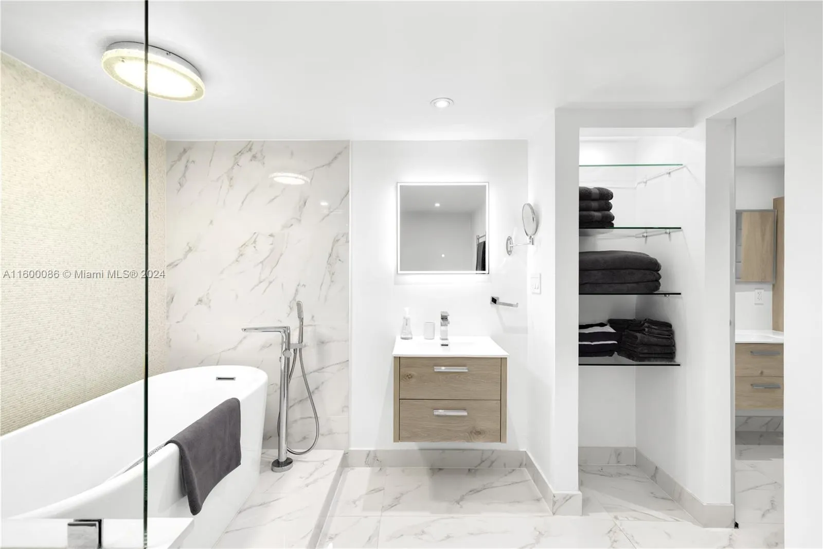 9455 Collins Ave, #806