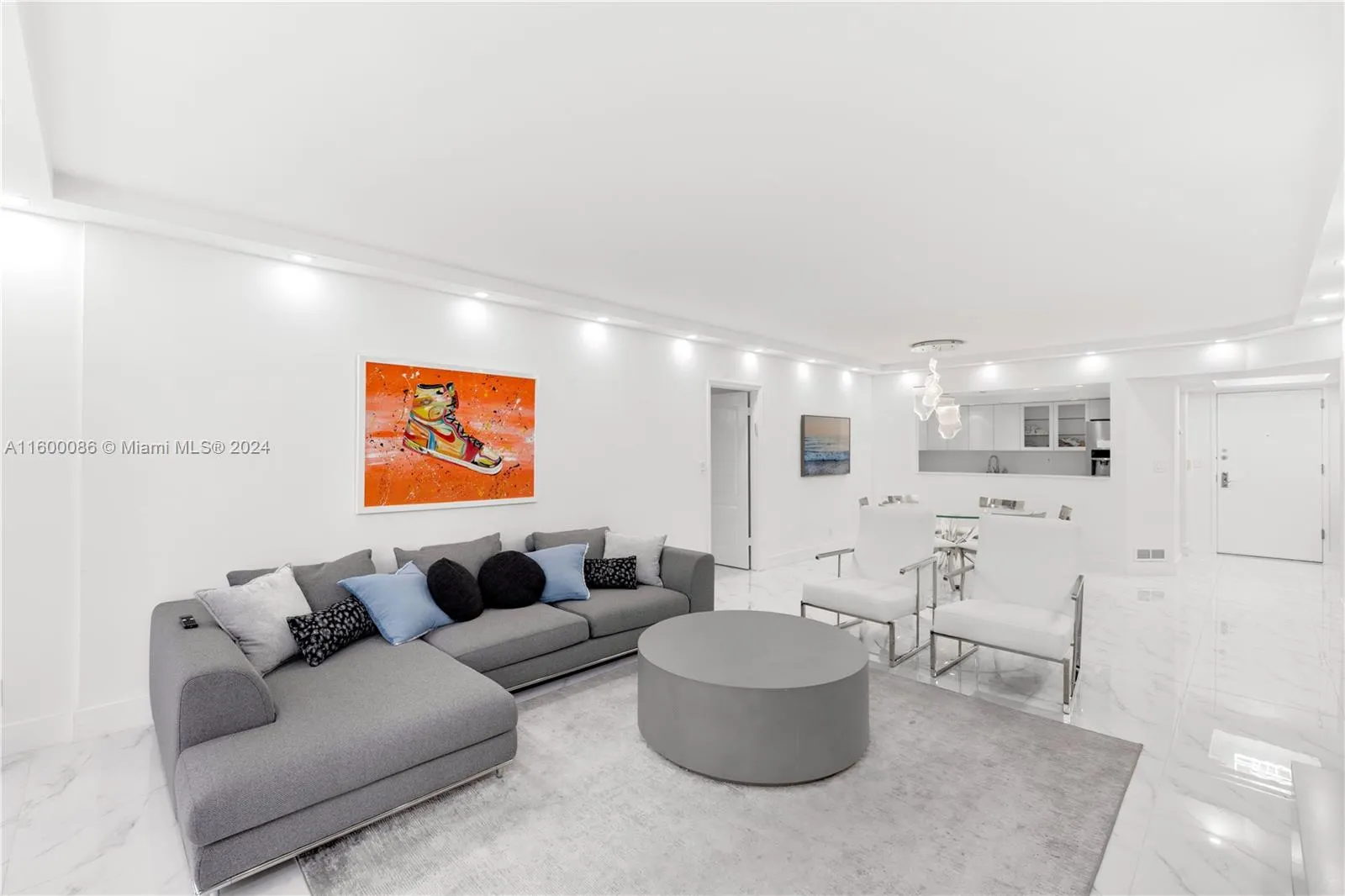 9455 Collins Ave, #806