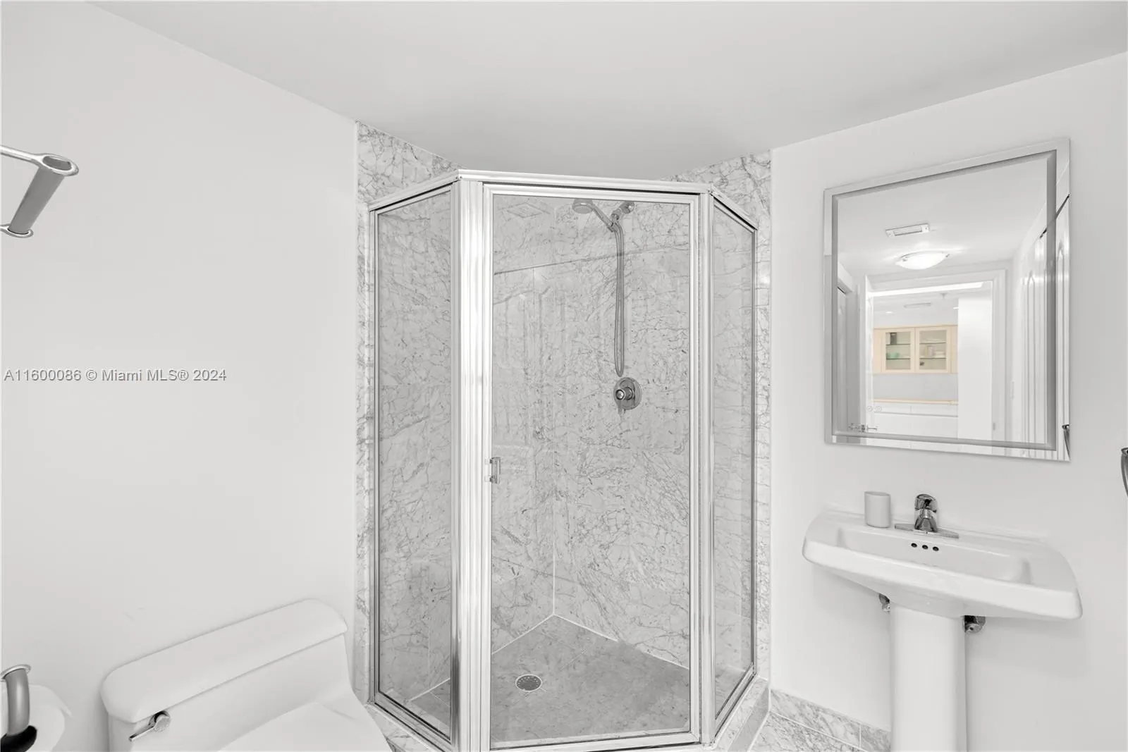 9455 Collins Ave, #806