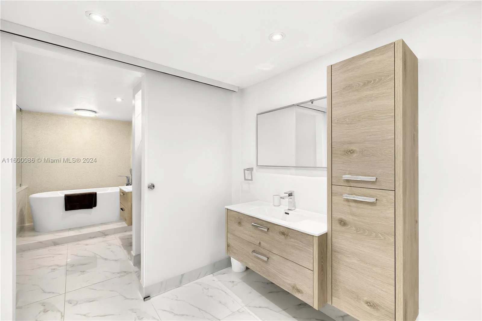 9455 Collins Ave, #806