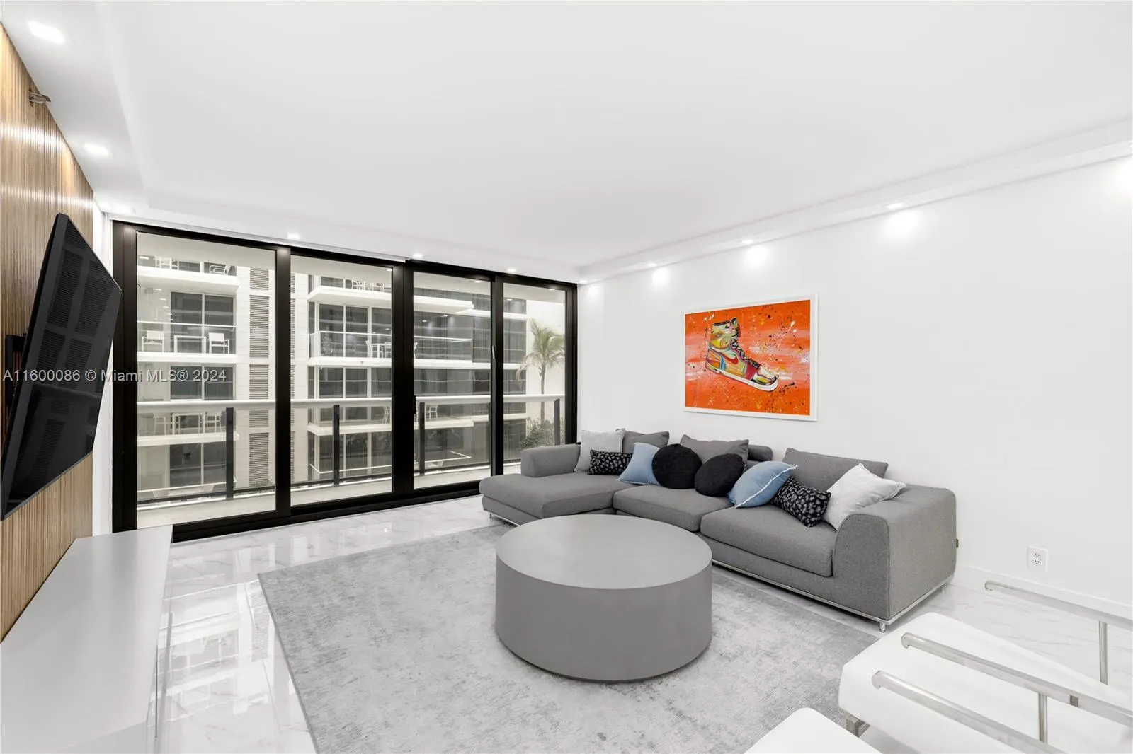 9455 Collins Ave, #806