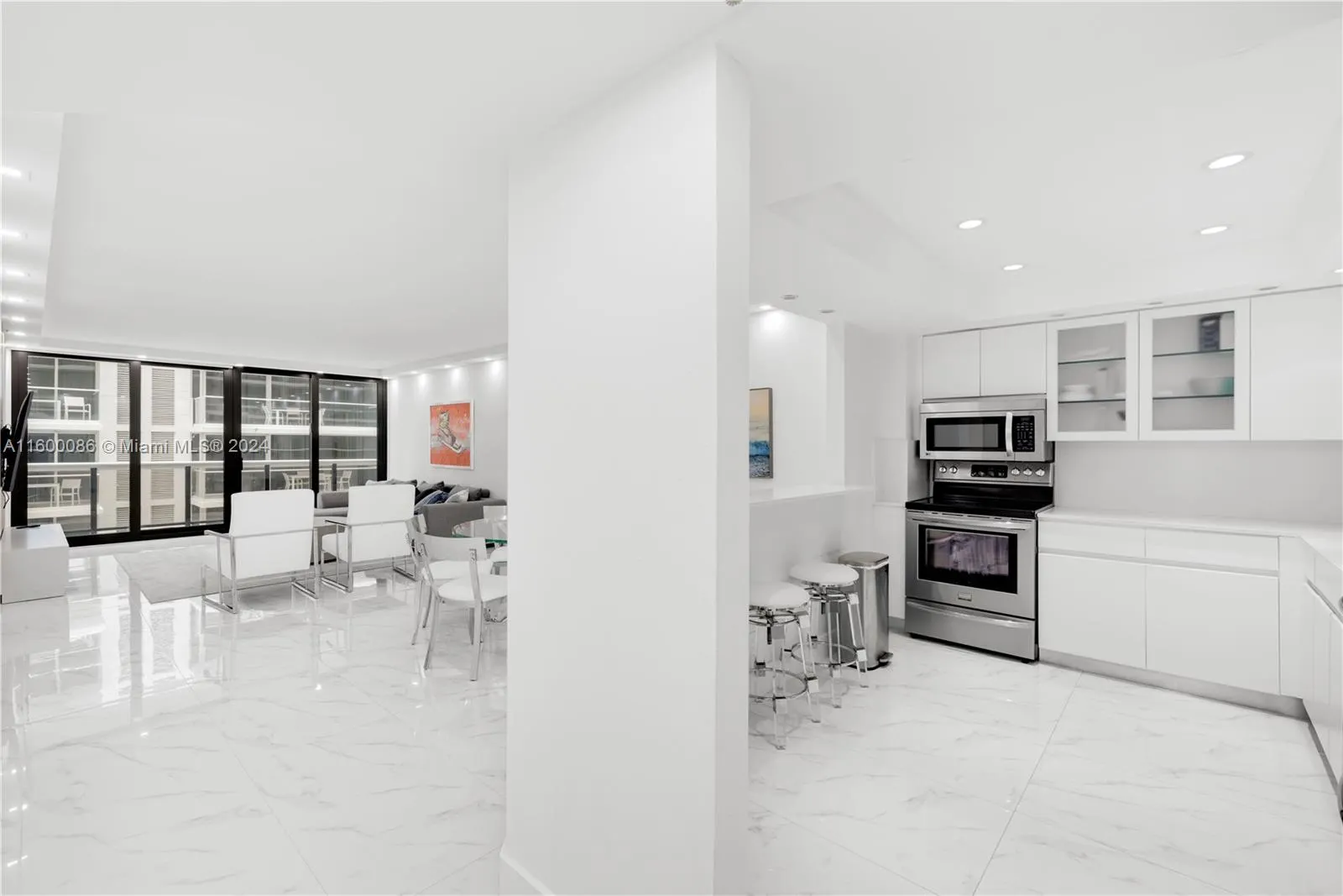9455 Collins Ave, #806