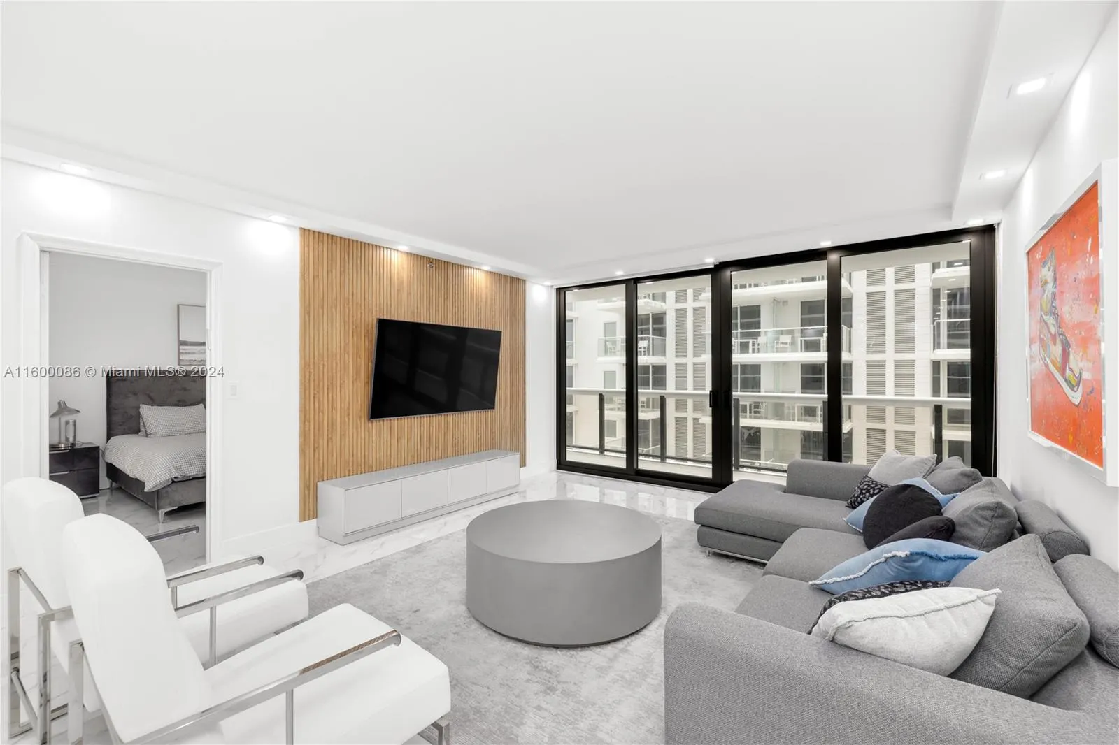 9455 Collins Ave, #806