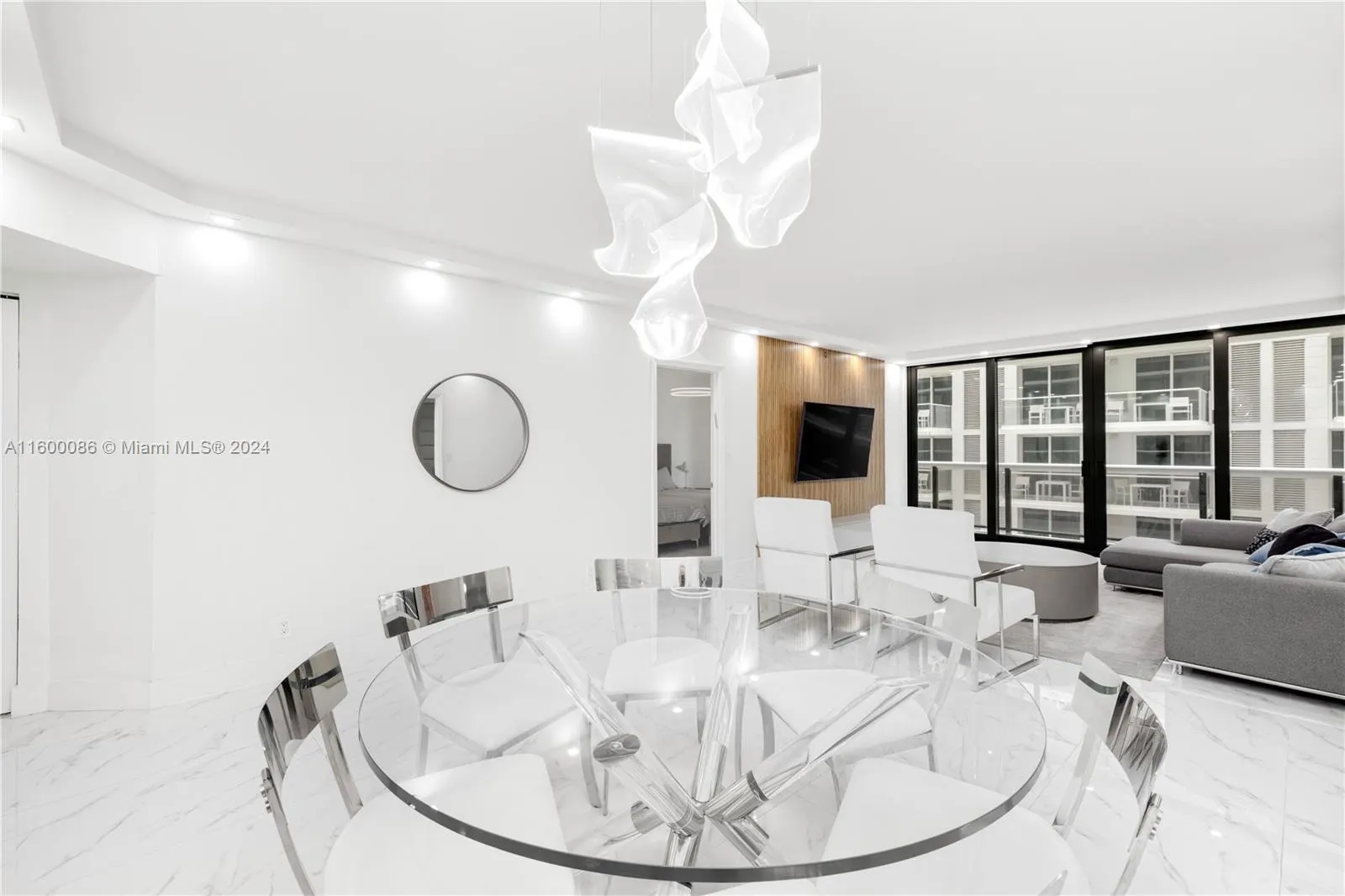 9455 Collins Ave, #806