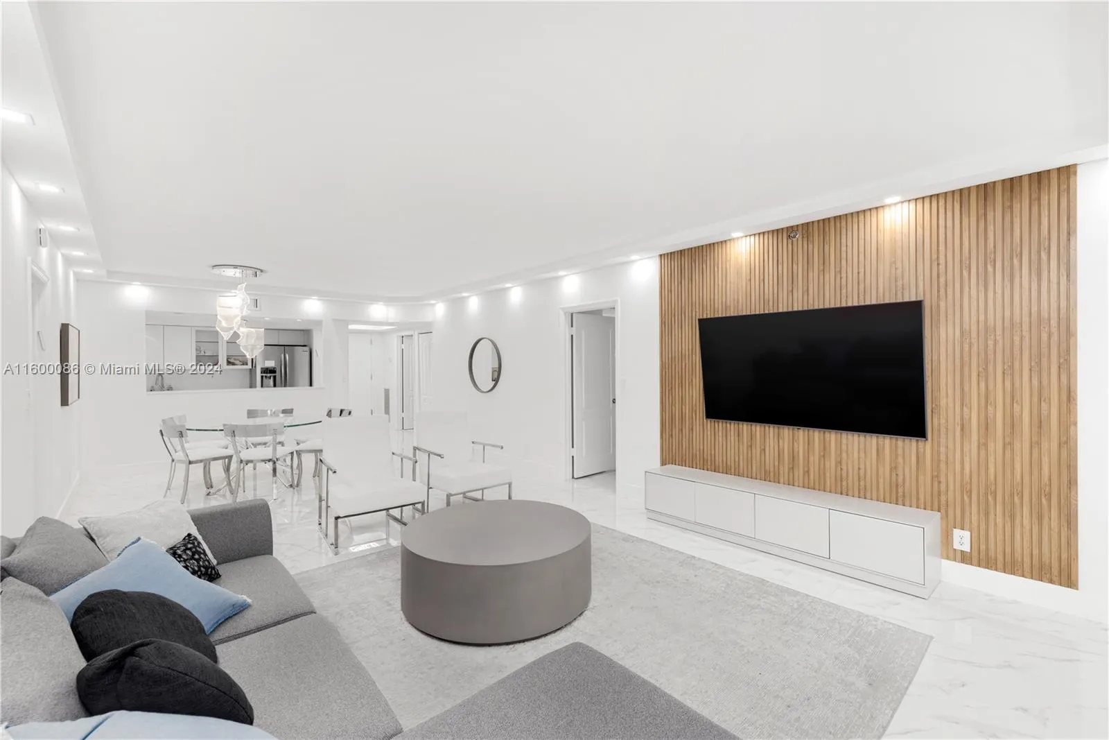 9455 Collins Ave, #806