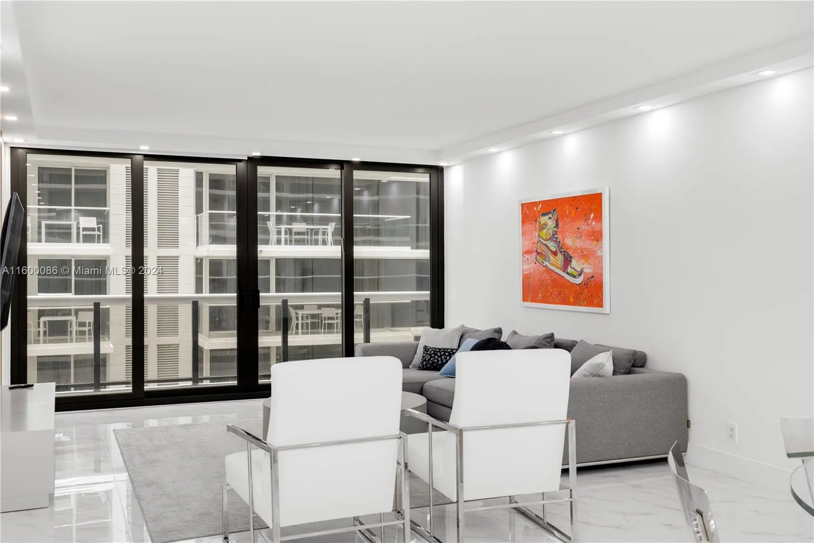 9455 Collins Ave, #806