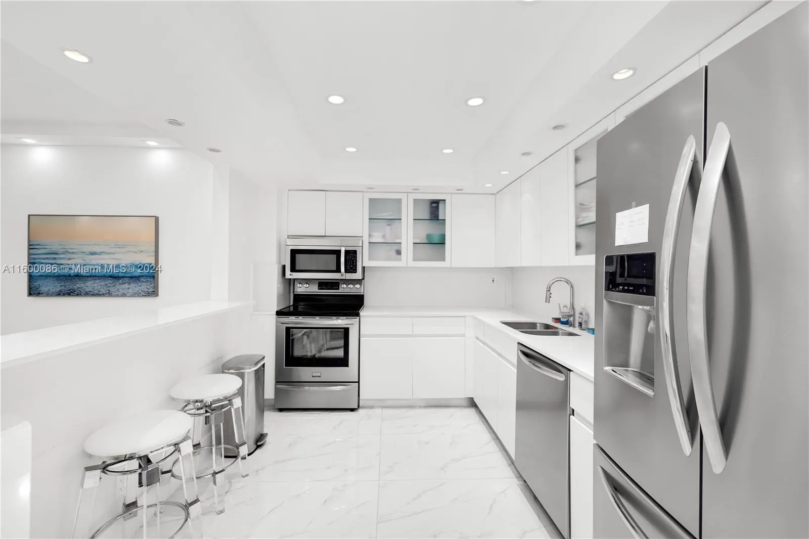 9455 Collins Ave, #806