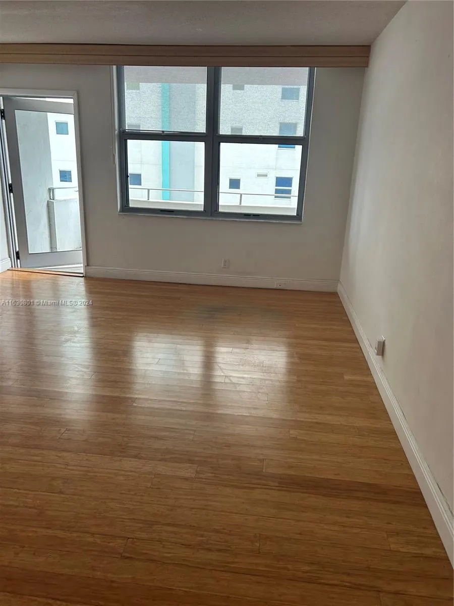 9225 Collins Ave, #308
