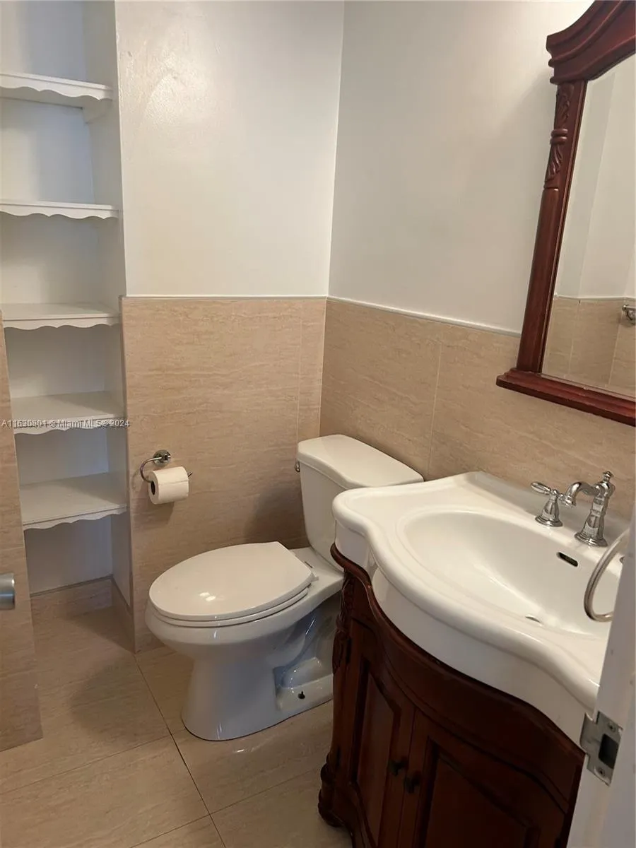 9225 Collins Ave, #308