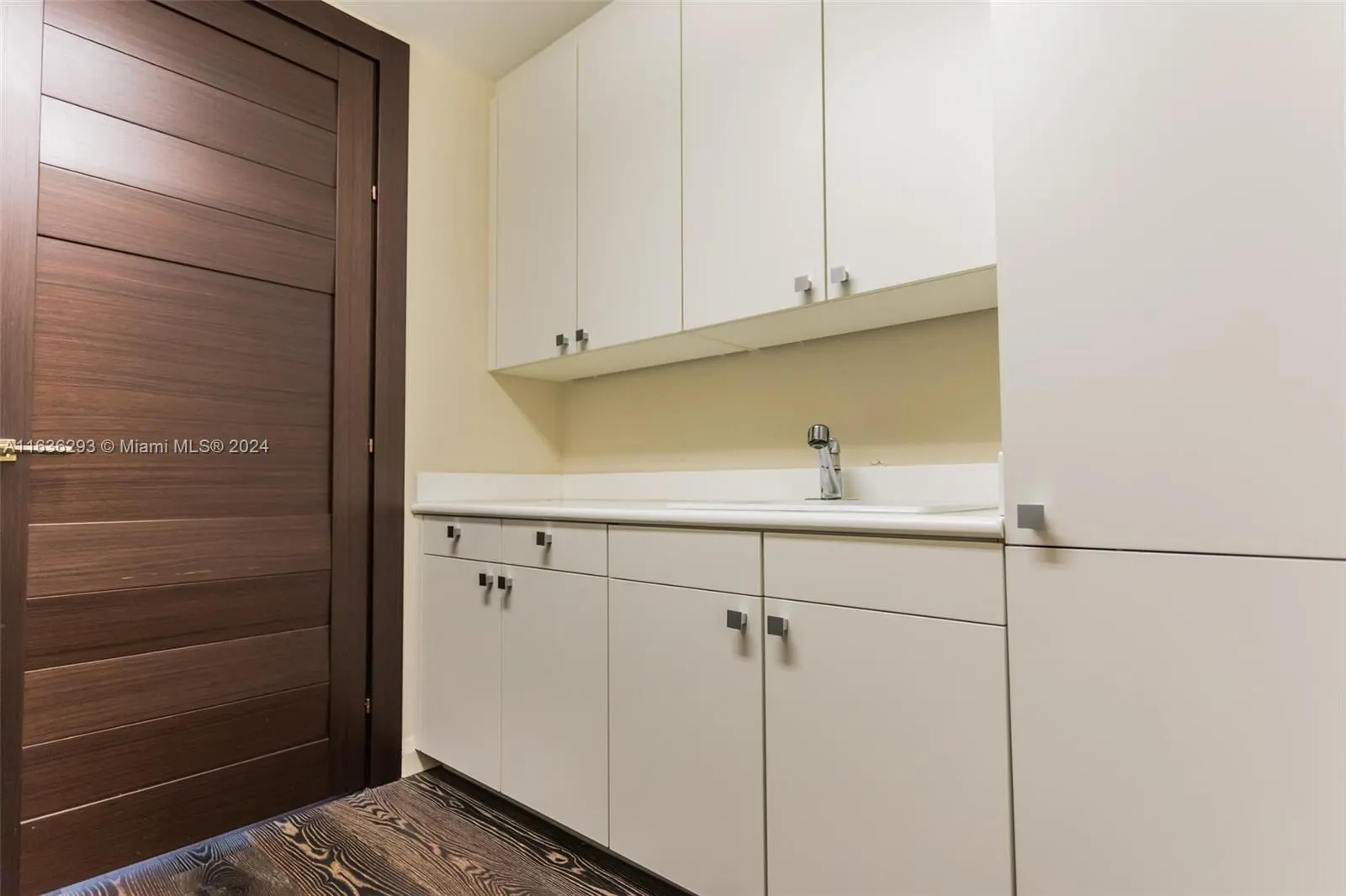 10295 Collins Ave, #1203